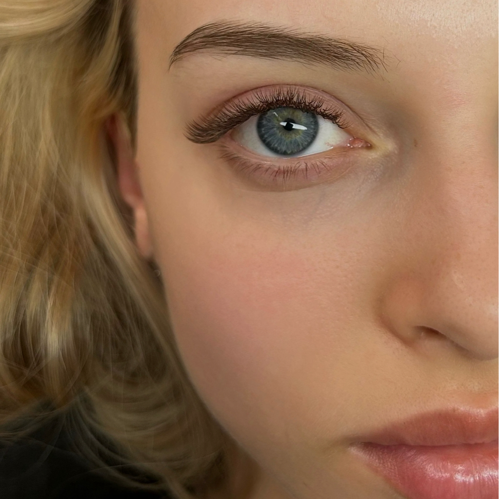 Наращивание ресниц 2D