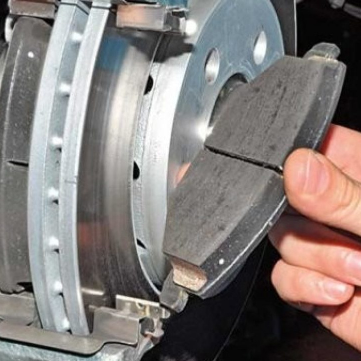 колодки тормозные  дисковые, замена