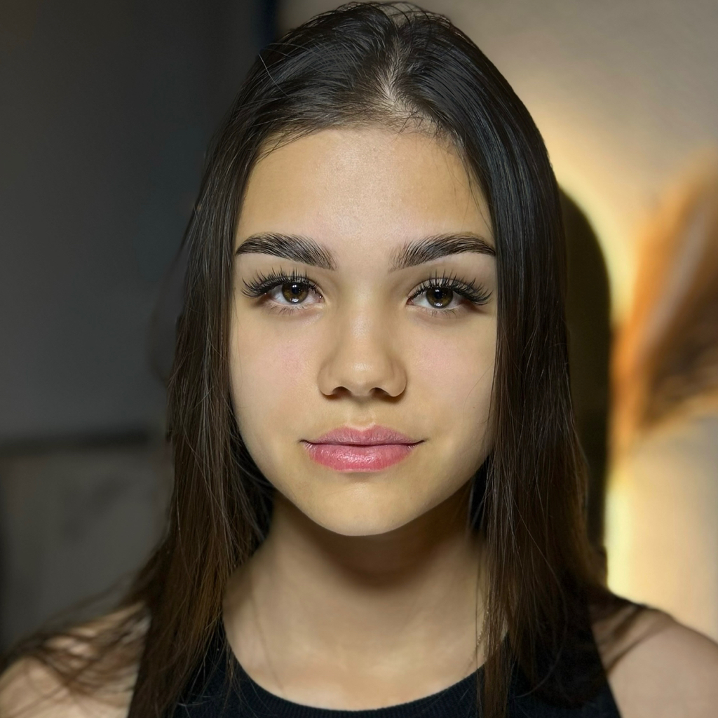 Наращивание ресниц + брови