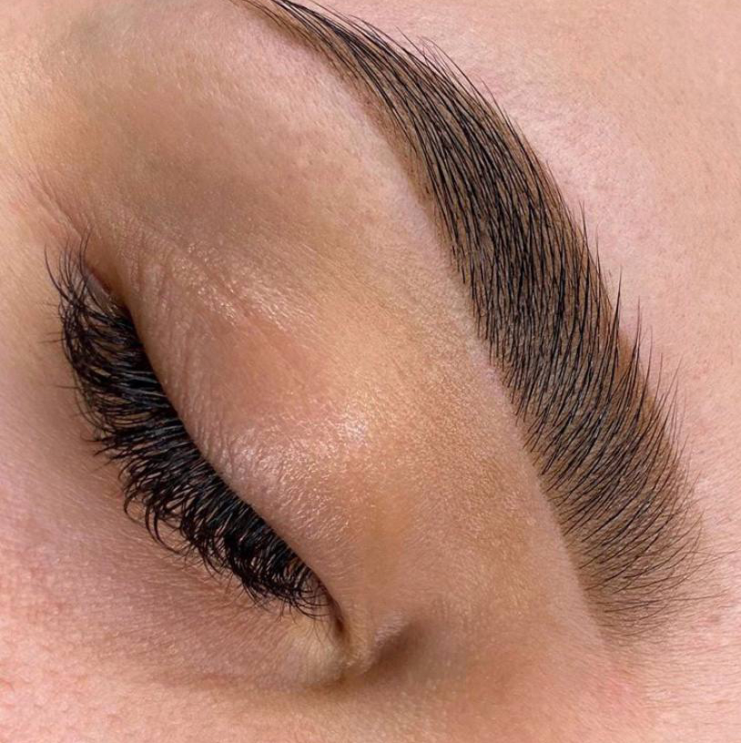 Коррекция бровей