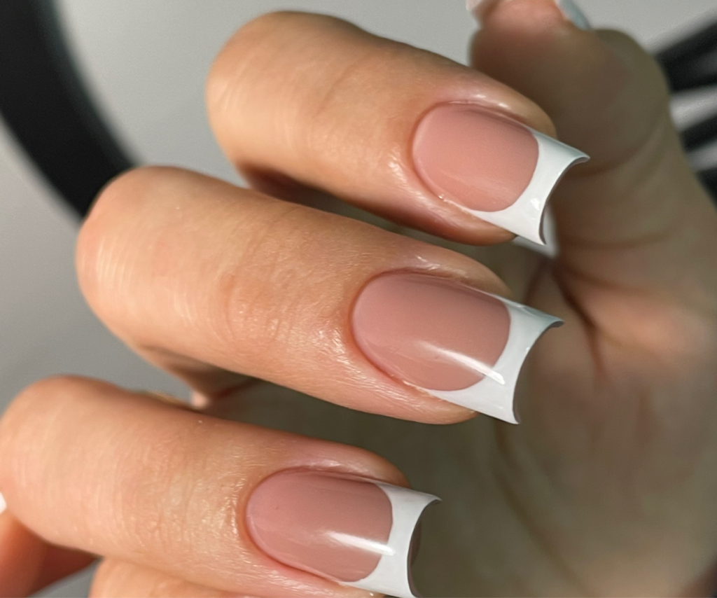 Французский маникюр (гель-лак)