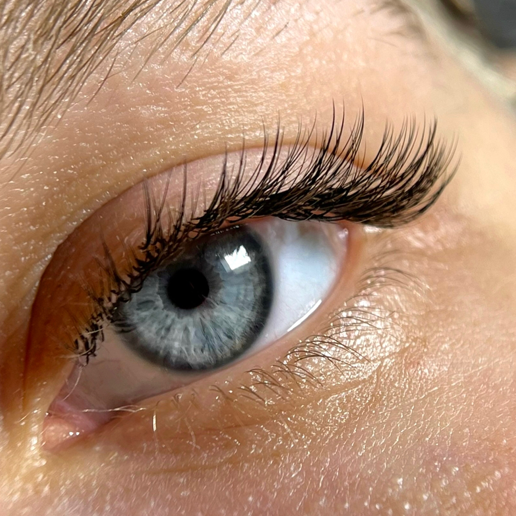 Классическое наращивание ресниц