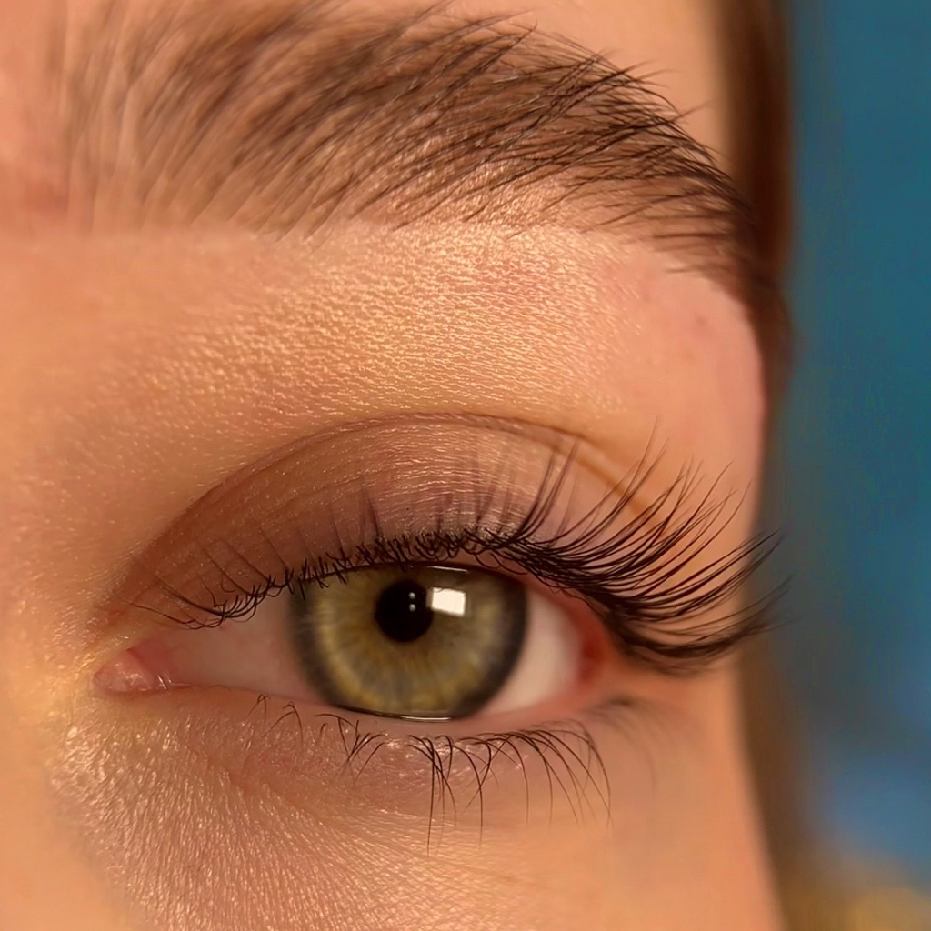 ВЫГОДНЫЙ КОМПЛЕКС: Лами ресниц + оформление бровей ( топ-мастер )