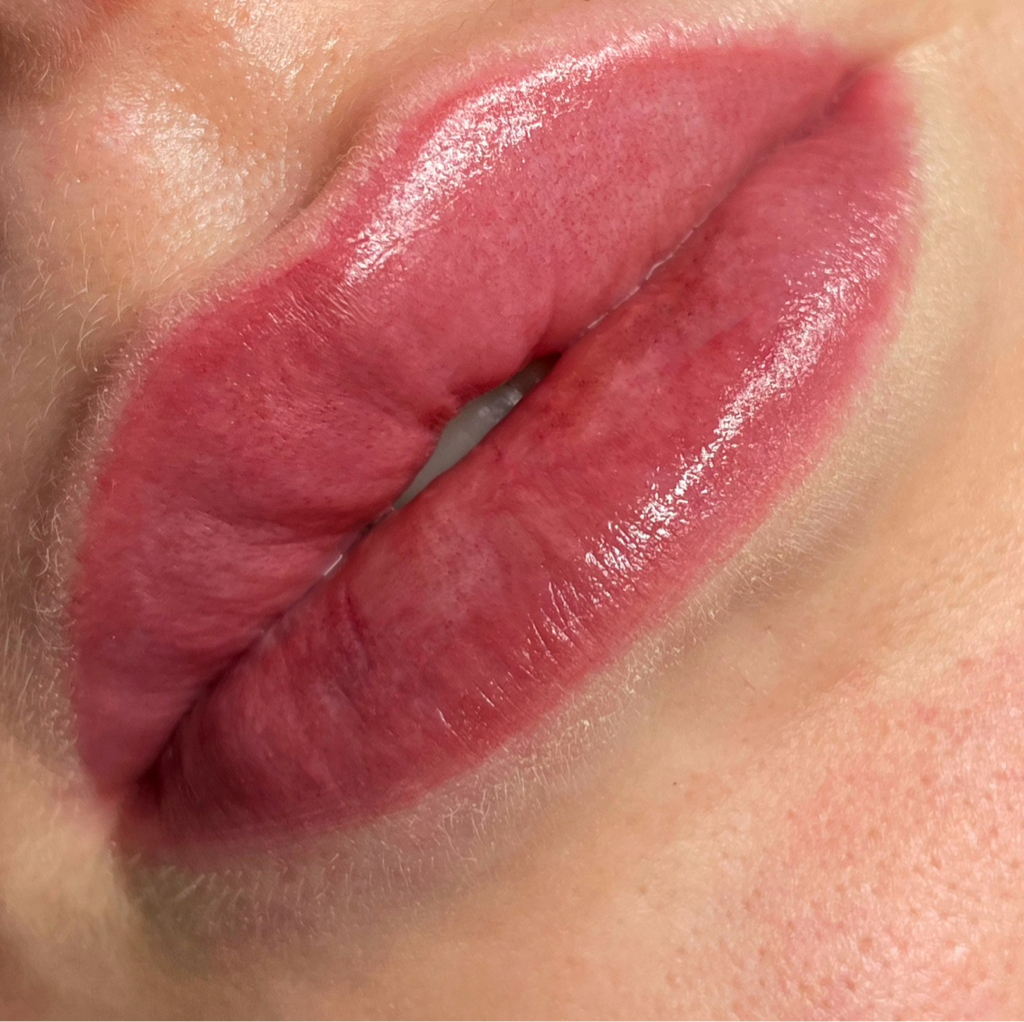 Перманентный макияж губ