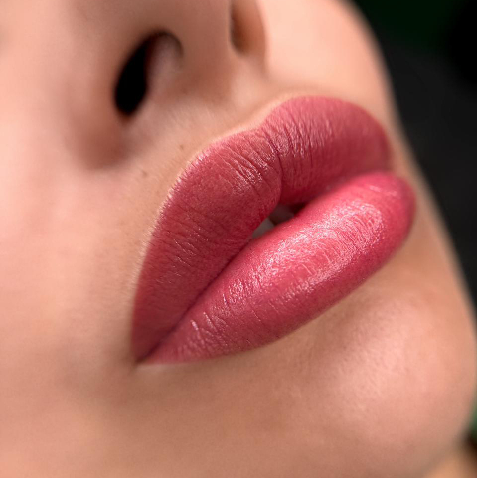 Обновление перманентного макияжа губ (рефреш)