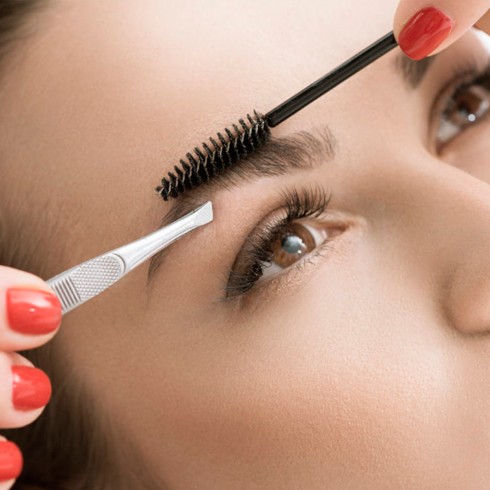 Коррекция  и окрашивание бровей