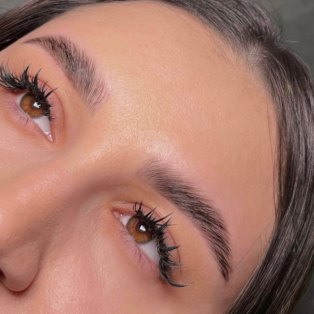 Ламинирование бровей с окрашиванием