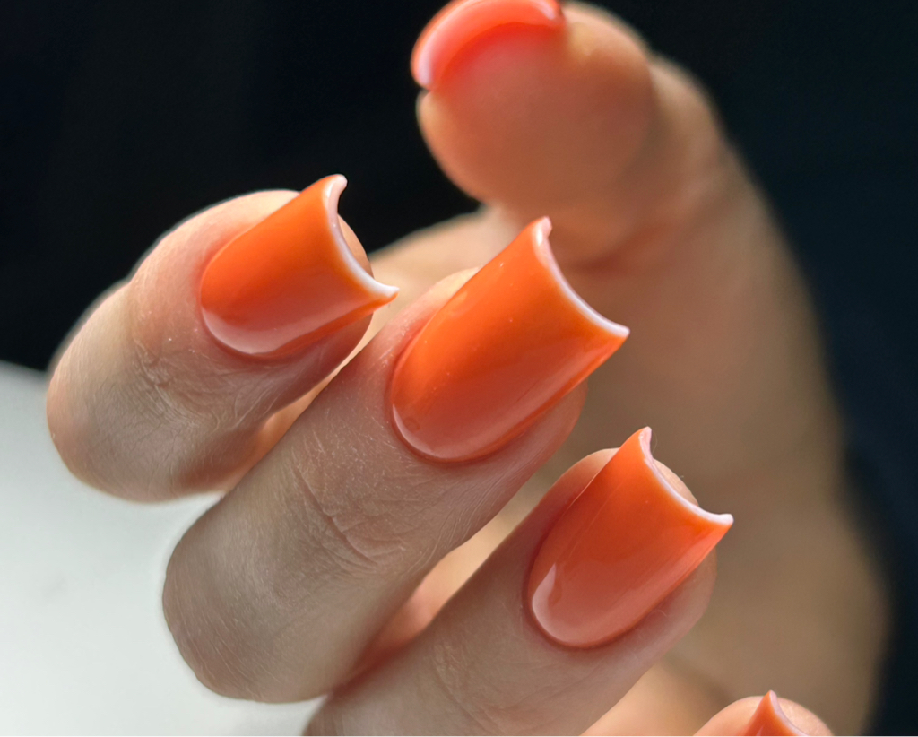 Арочная коррекция (необходима в случае, если ногти клюющие, скрученные, требуют смены формы или архитектуры)