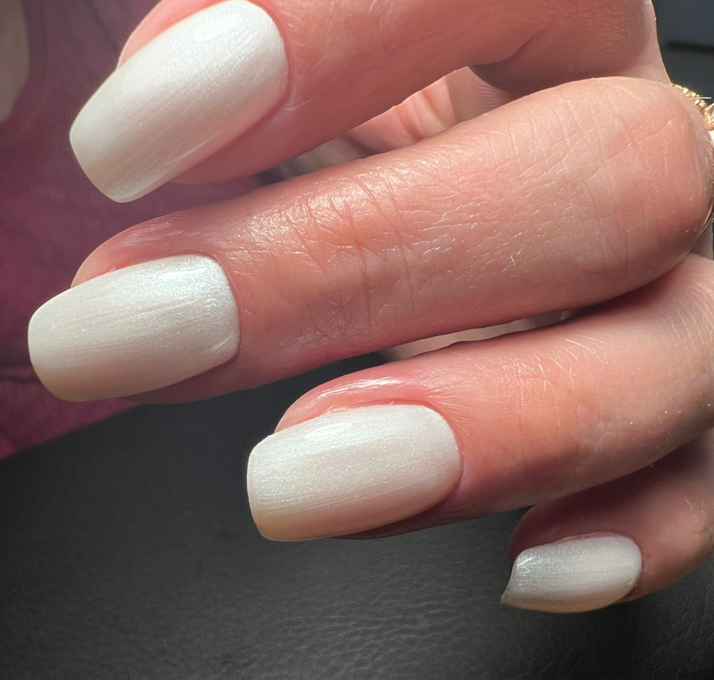 Маникюр с покрытием гель-лак