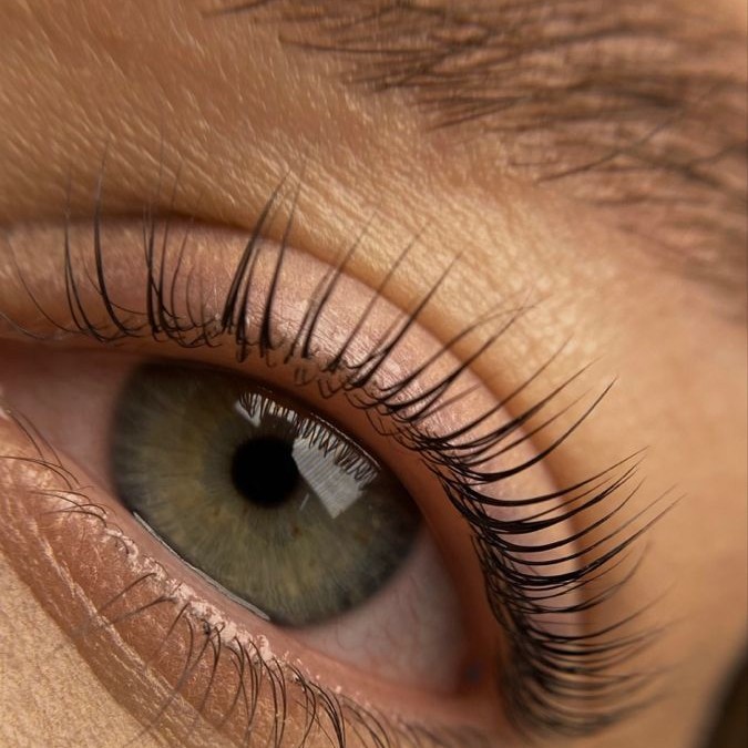 Комплекс окрашивание ресниц  + коррекция бровей