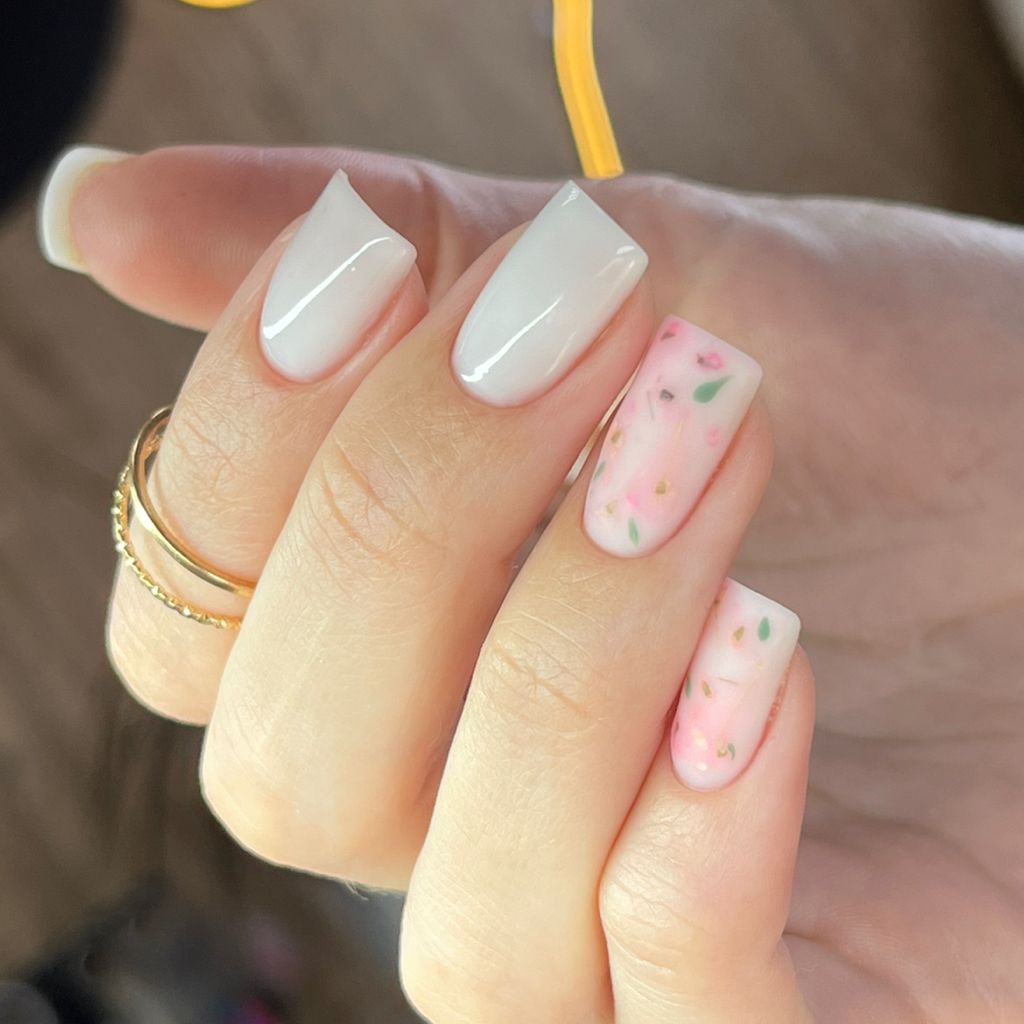 Маникюр с покрытием гель-лак