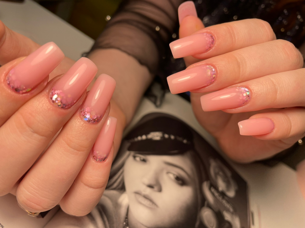 Наращивание ногтей