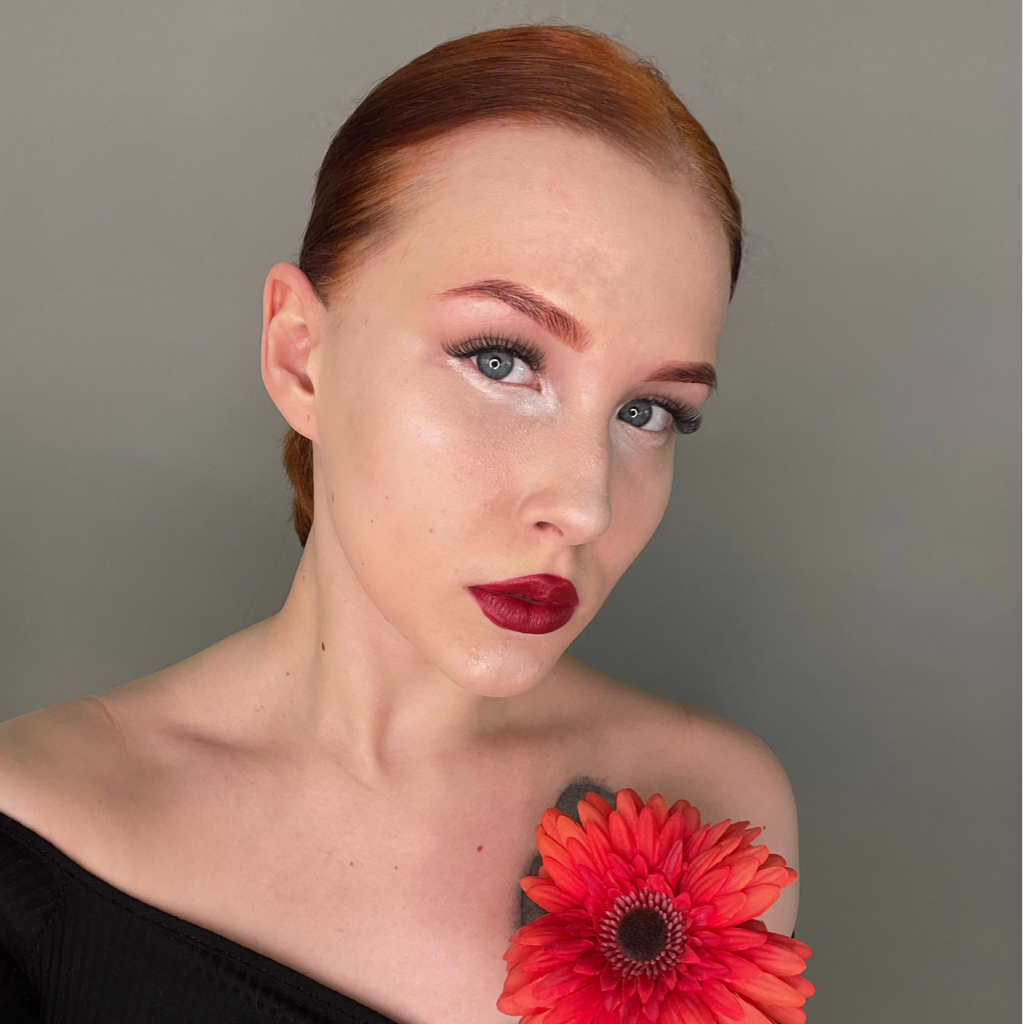 Художественное оформление бровей с осветлением