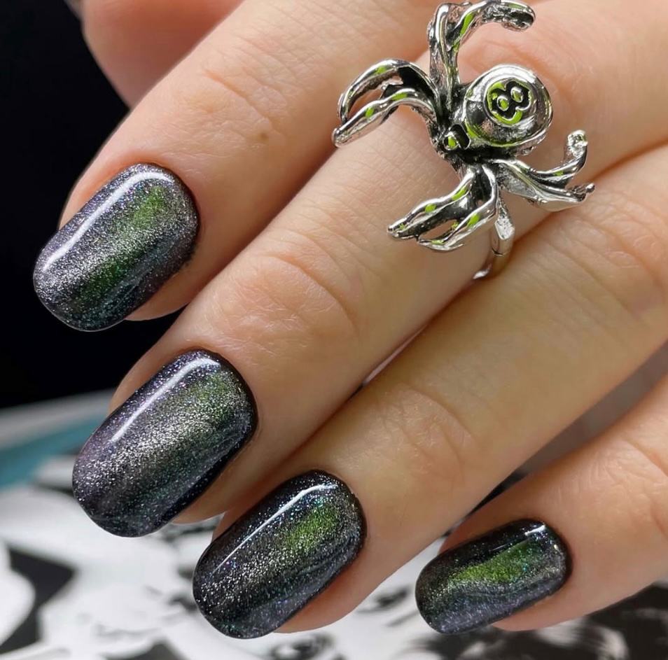 Маникюр +выравнивание базой+г/лак