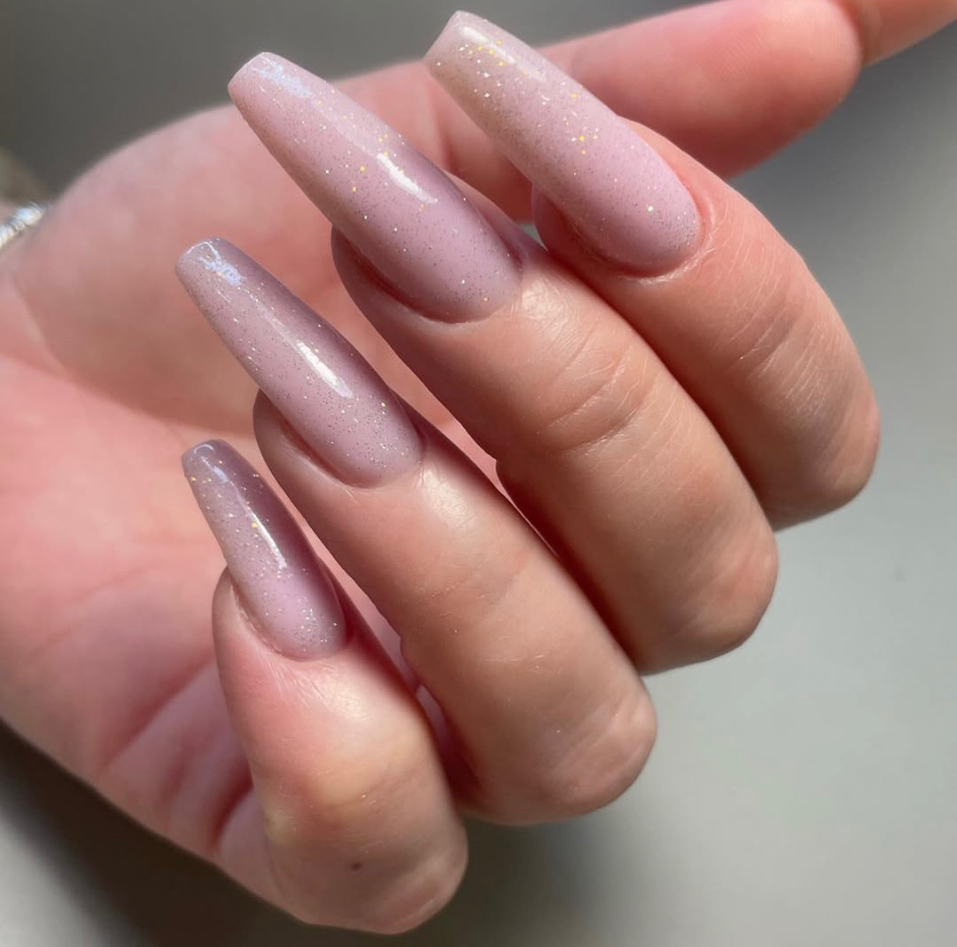 Маникюр+укрепление гелем +г/лак(длинные ногти)