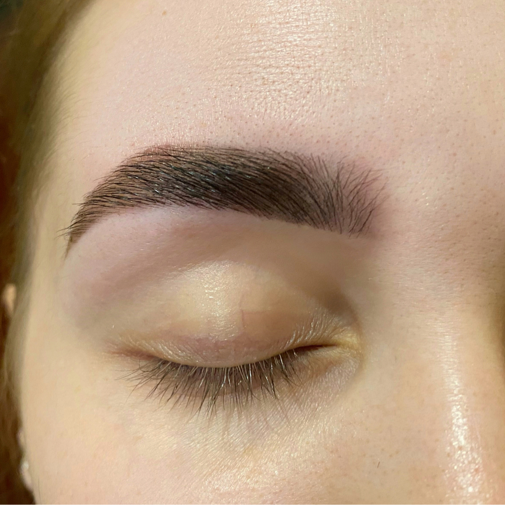 Коррекция бровей ( воск/ нитка/ пинцет )