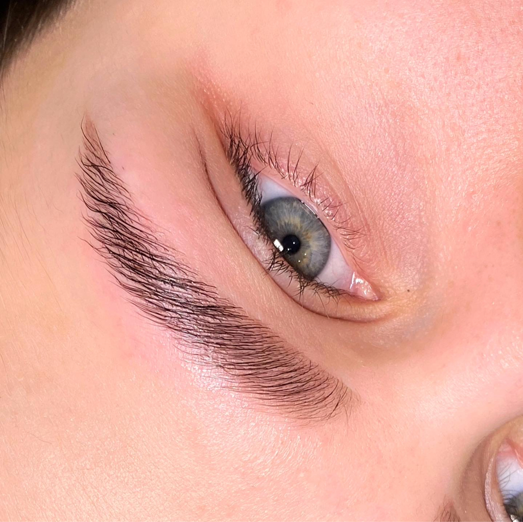 Долговременная укладка бровей с окрашиванием