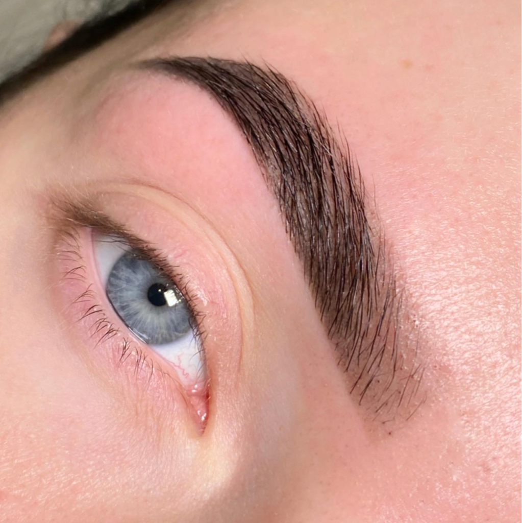 Коррекция и окрашивание бровей ( хна/ краска )