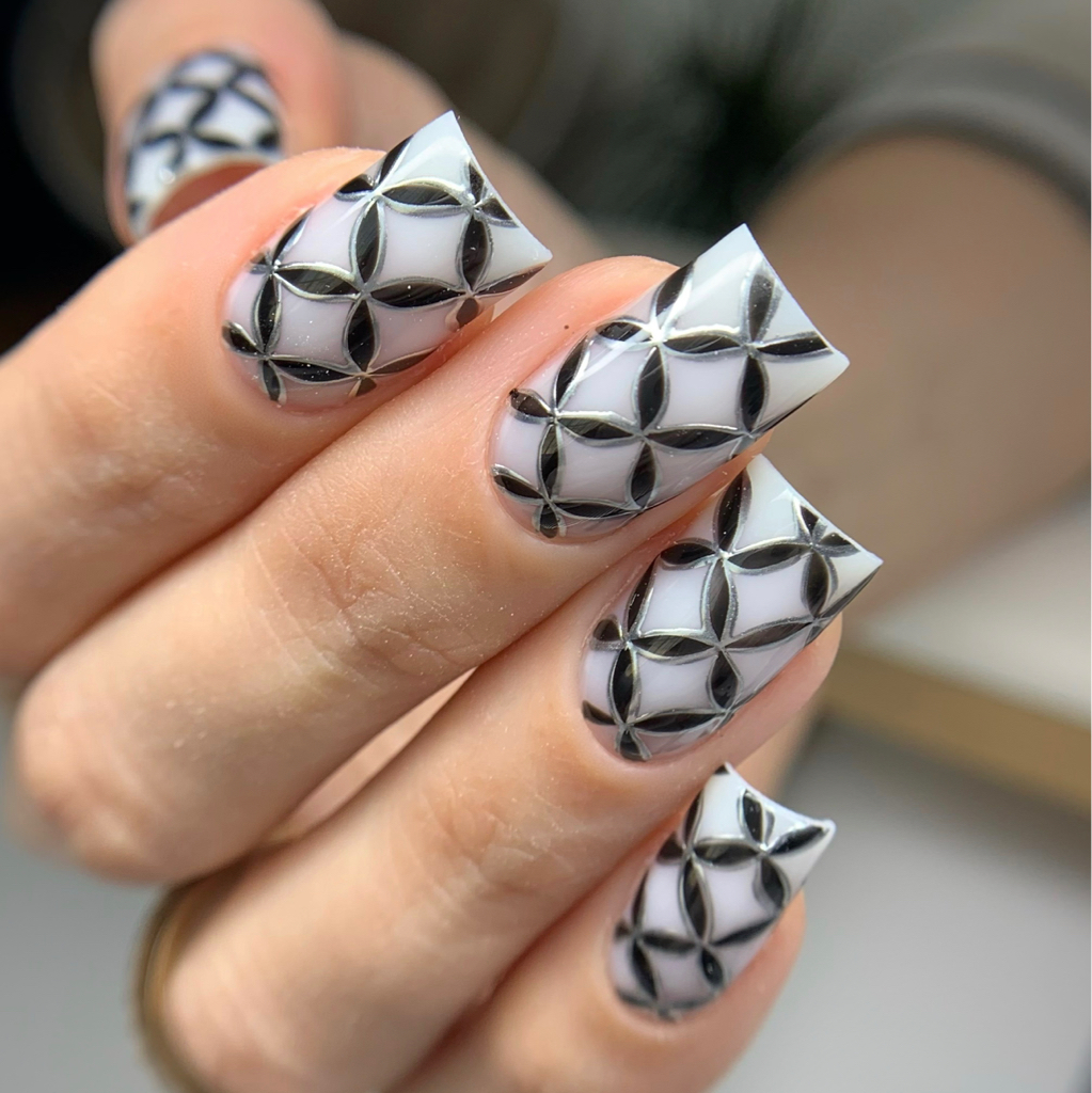 Маникюр+укрепление гелем/акригелем (восстановление архитектуры, поднятие клюющих ногтей)+покрытие гель-лак