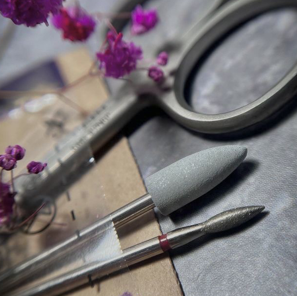 Снятие нарощеных ногтей