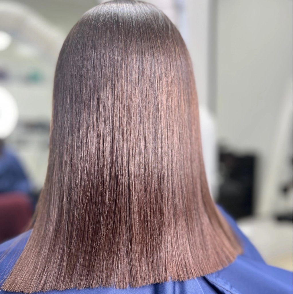Кератиновое выпрямление волос