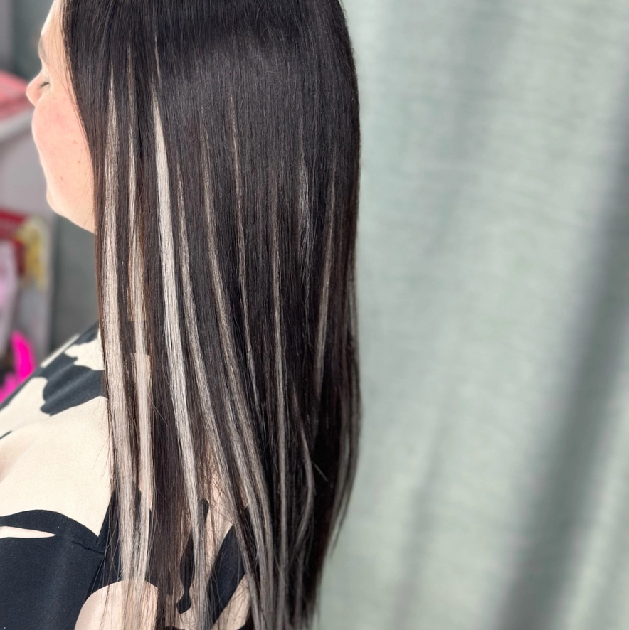 Капсульное наращивание цветных прядей