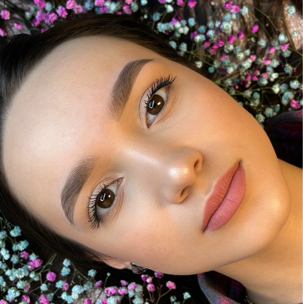 Окрашивание бровей