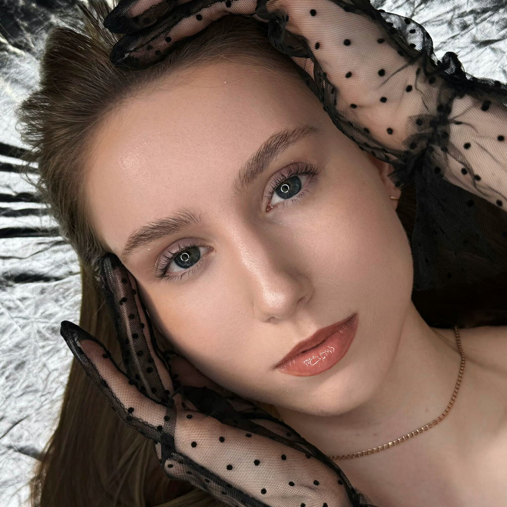 Оформление бровей (без окрашивания) + ламинирование/долговременная укладка + коррекция воск/пинцет