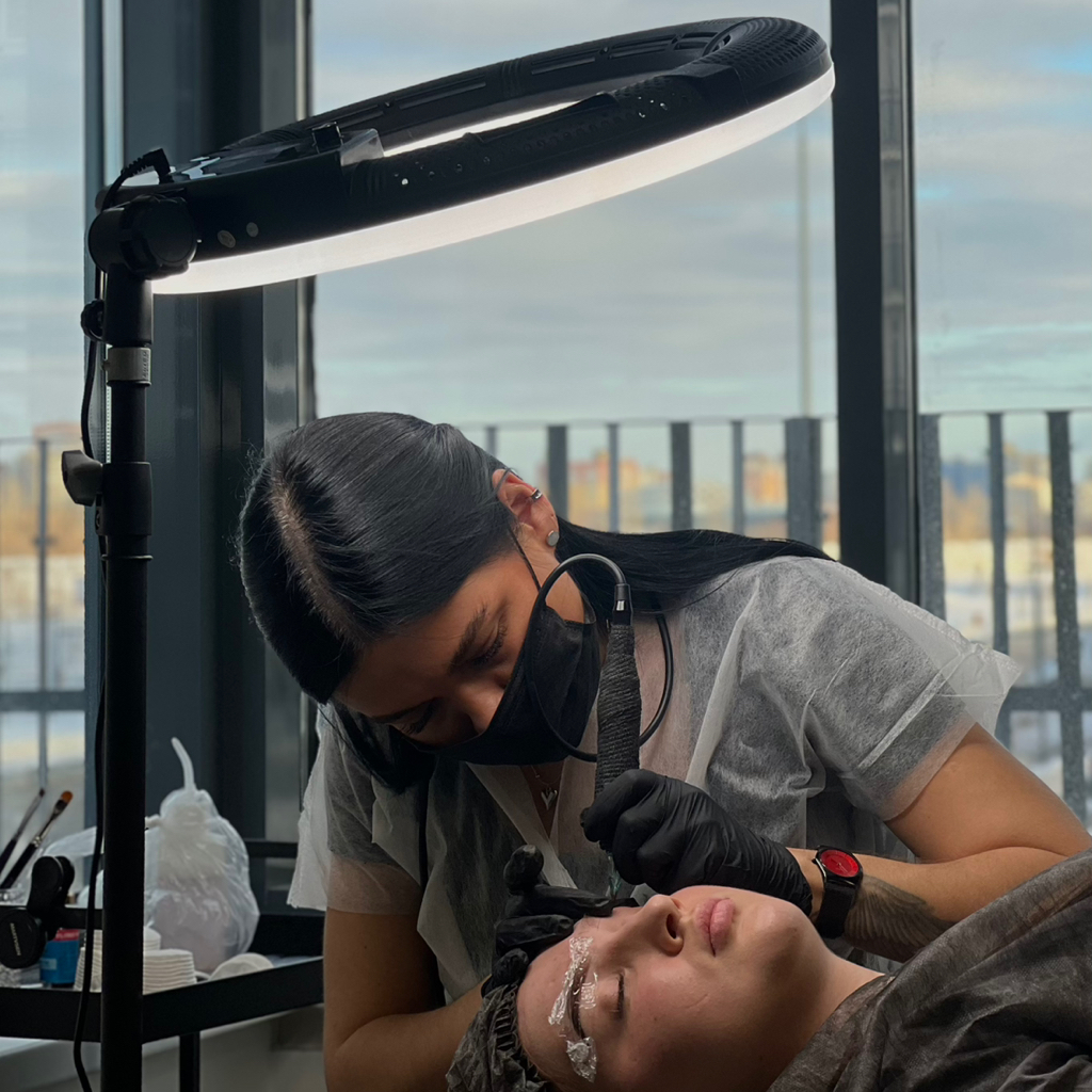 Перманентный макияж бровей