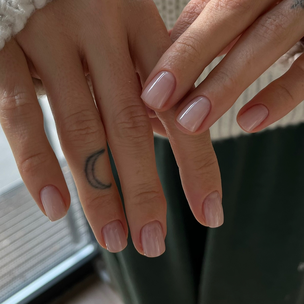 Express manicure + hybryda za 1 godzinę(bez wzorków, bardzo krótkie)