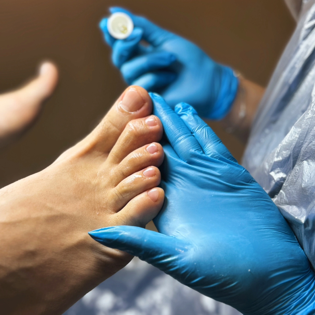 Аппаратный профилактический педикюр