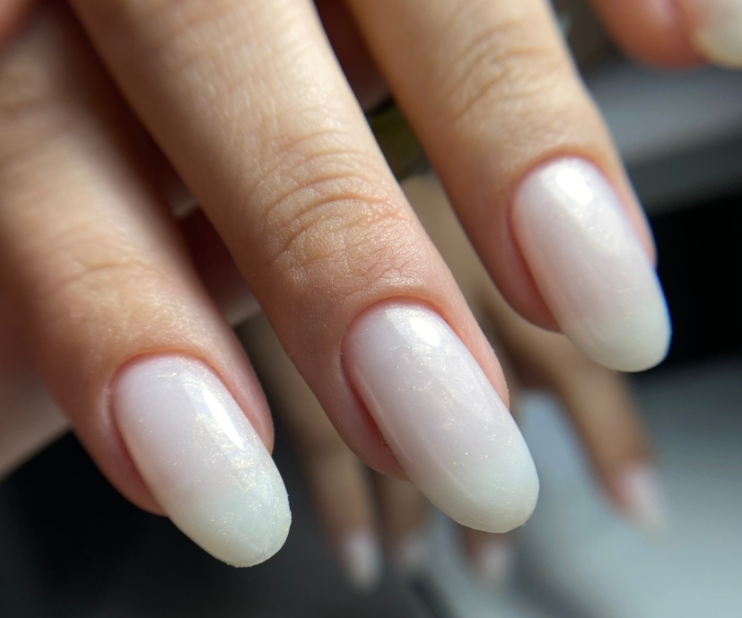 Маникюр с однтонным покрытием
