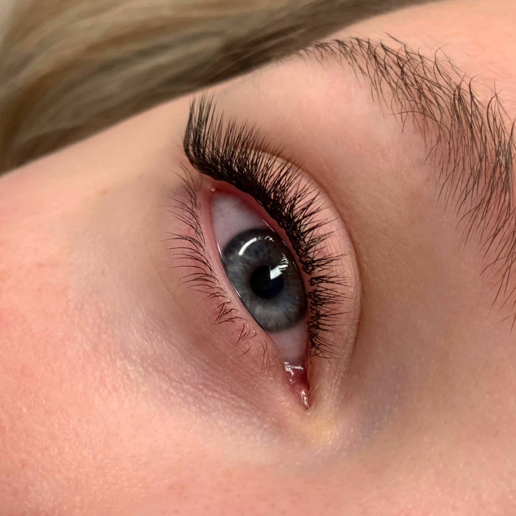 Наращивание ресниц «1,5Д»