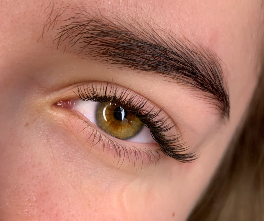 Наращивание ресниц «Классика»