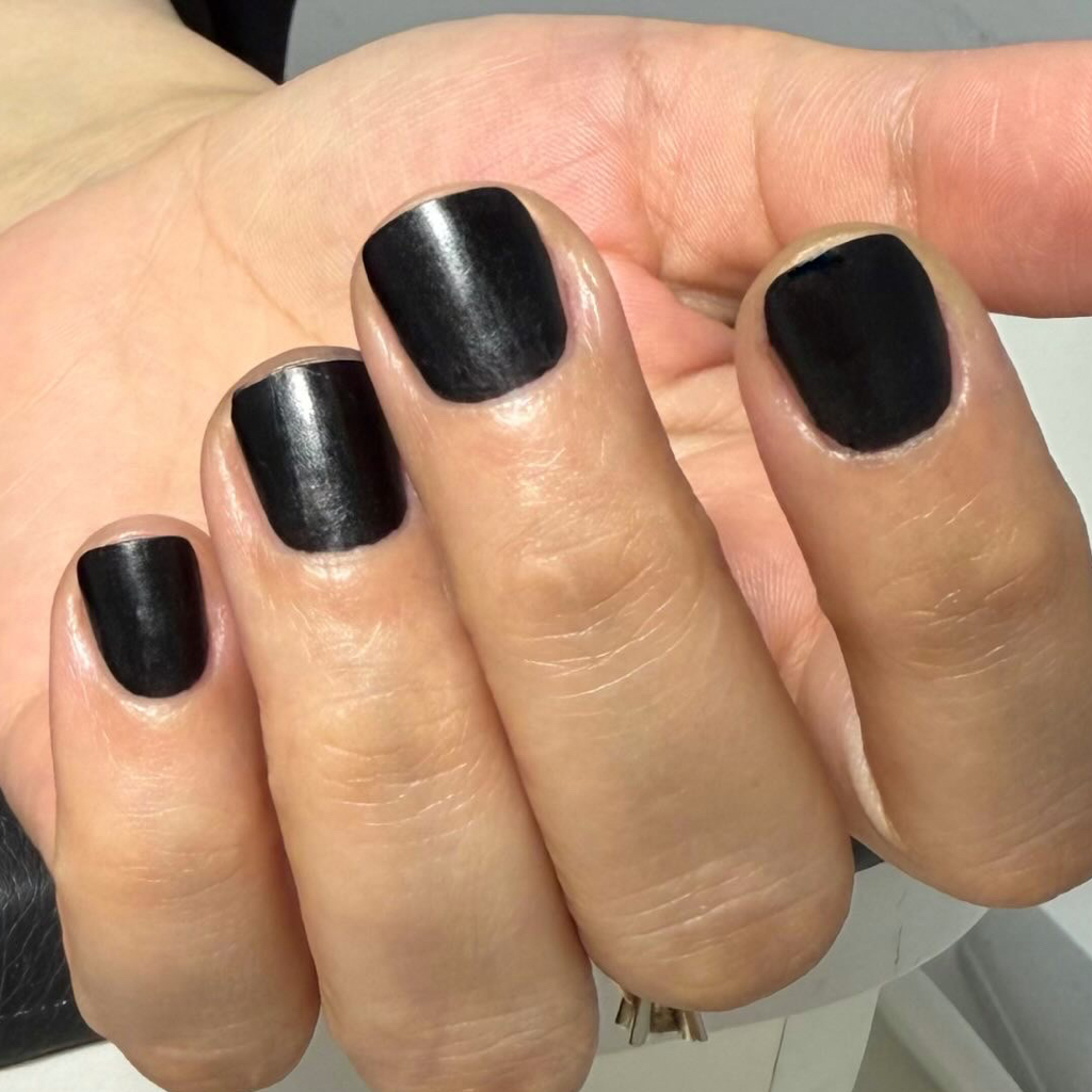 Маникюр с покрытием хной