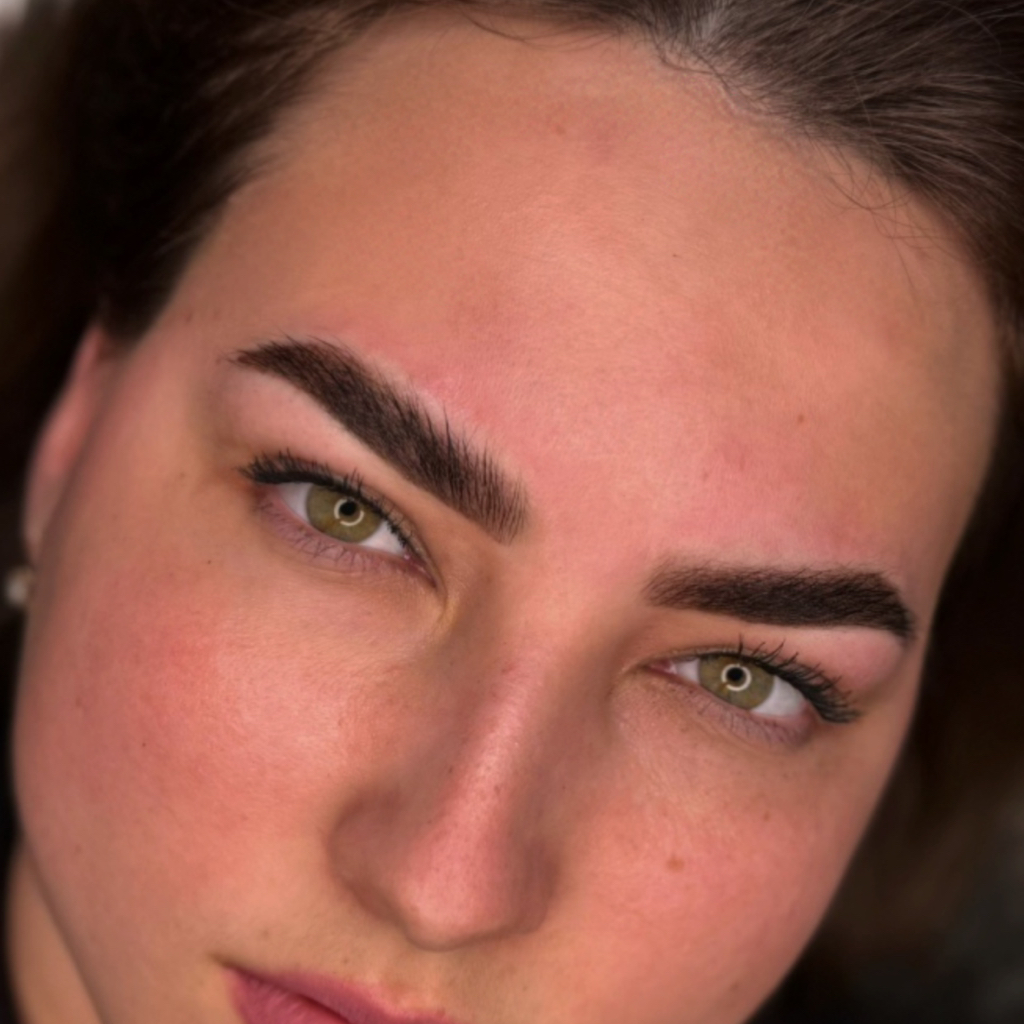 Пудровое напыление бровей