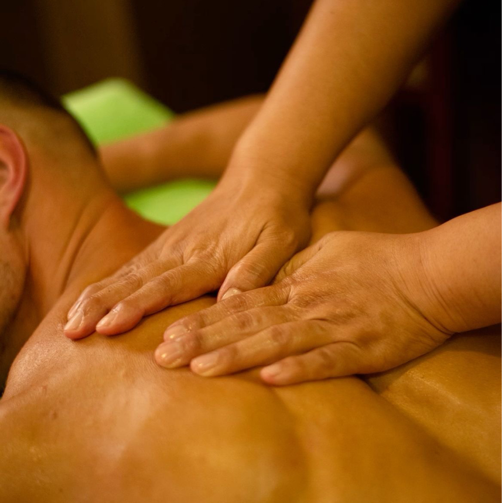 Классический массаж спины