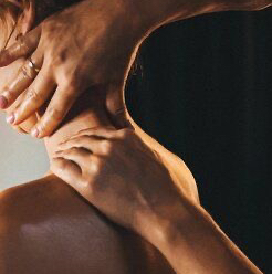 Массаж шейно-воротниковой зоны