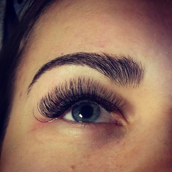 Наращивание ресниц 2D объема