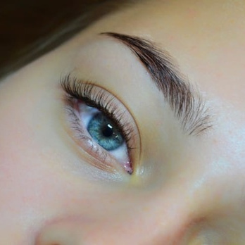 Наращивание ресниц классический объем