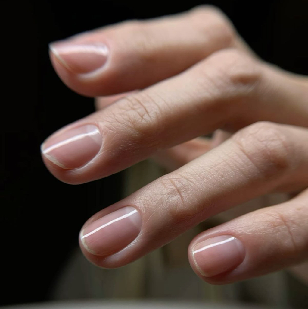 Полировка ногтей ( придание блеска ногтям с помощью полировщика )