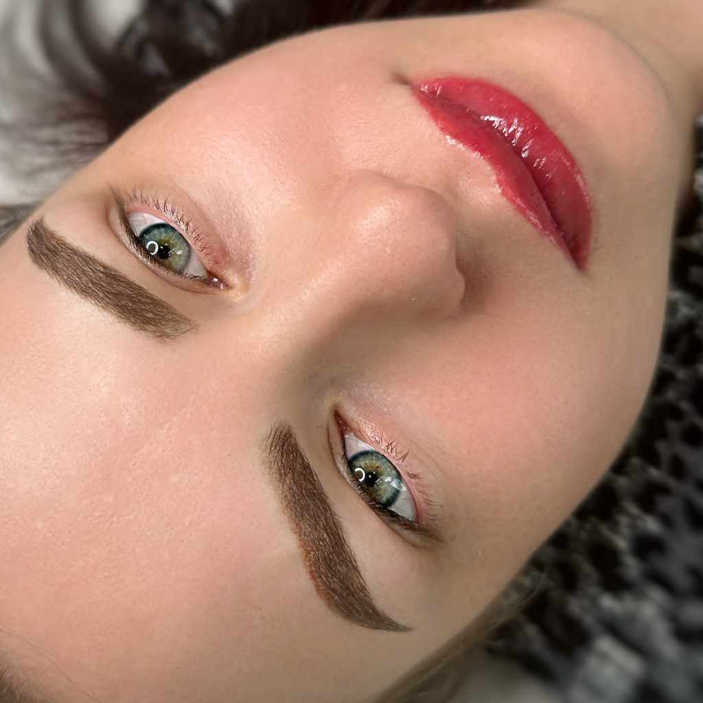 Перманентный макияж бровей