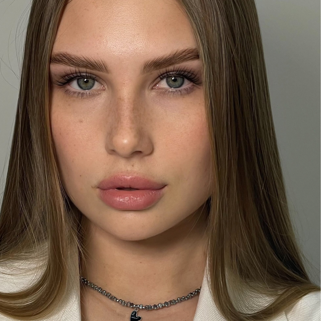 Коррекция и окрашивание бровей