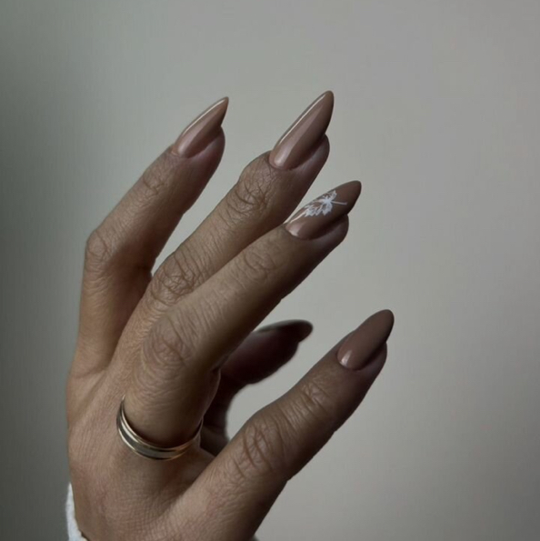 Маникюр с однотонным покрытием