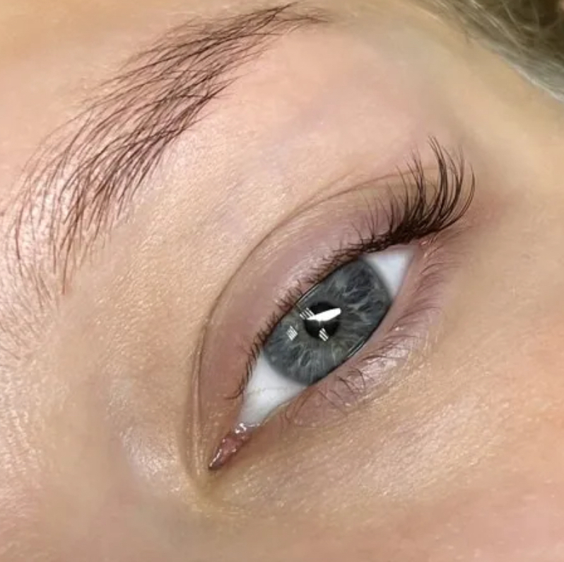 Наращивание уголков ресниц