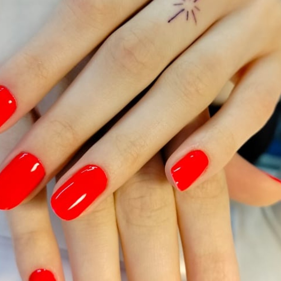 Маникюр аппаратный  покрытие гель  однотонное