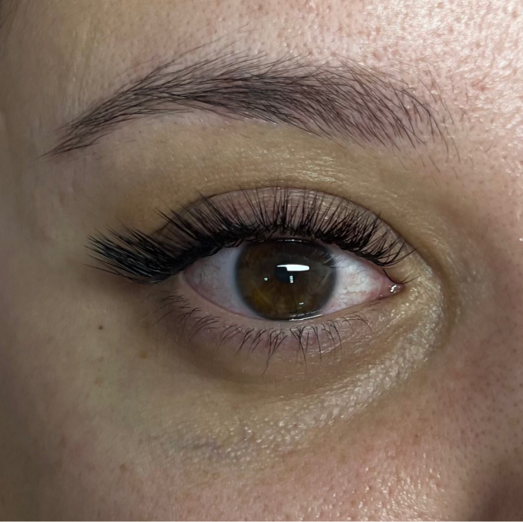 наращивание ресниц+оформление бровей