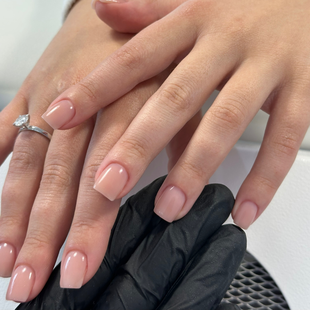 Коррекция нарощенных ногтей