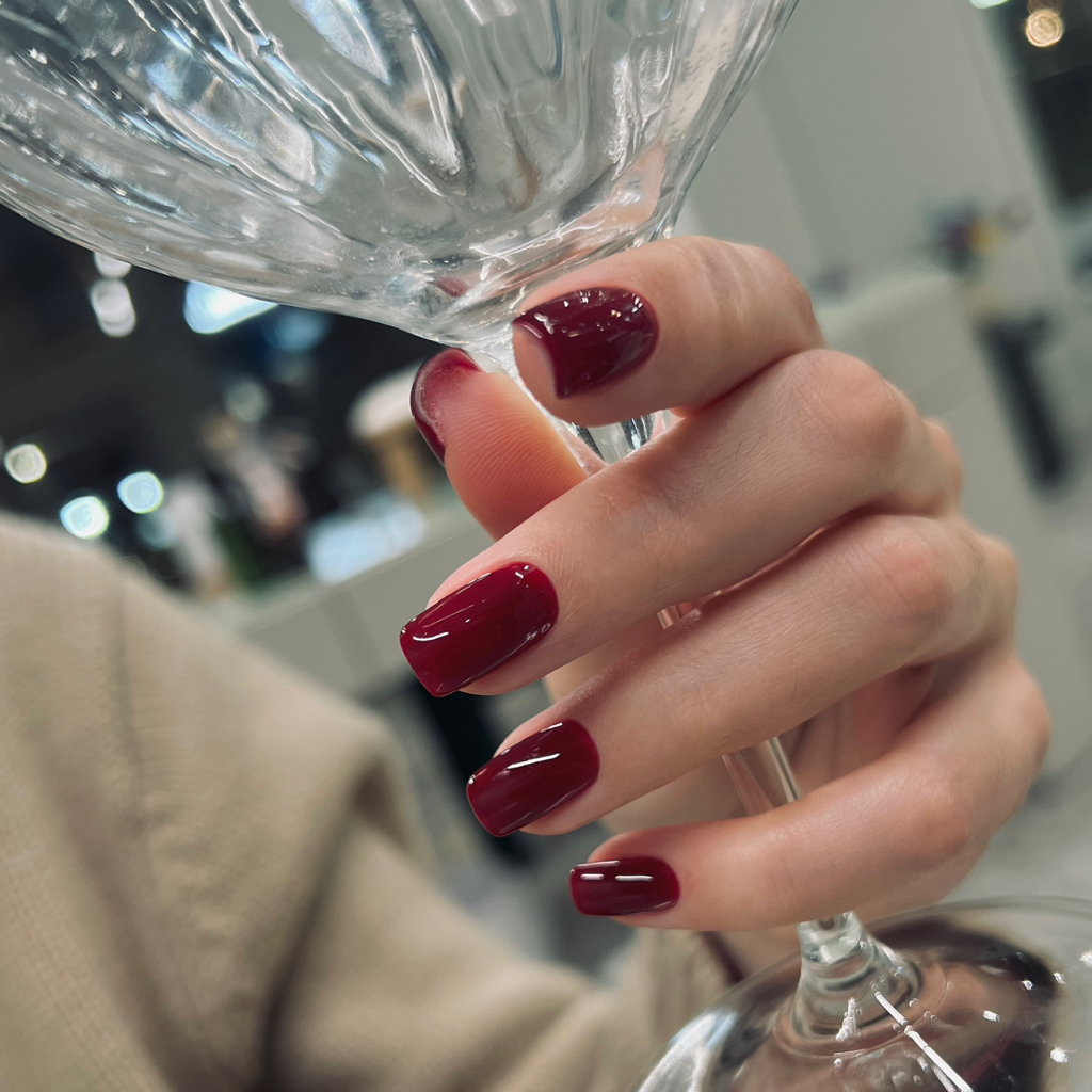 Покрытие ногтей лаком