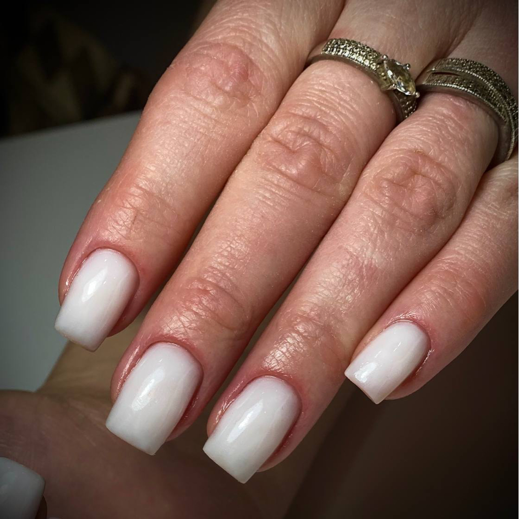 Снятие покрытия +аппаратный маникюр+укрепление BULGER GEL  +цвет